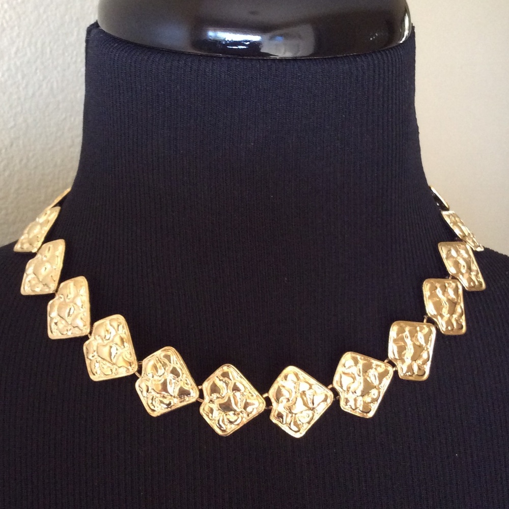 Gold Tone Nugget Style Necklace